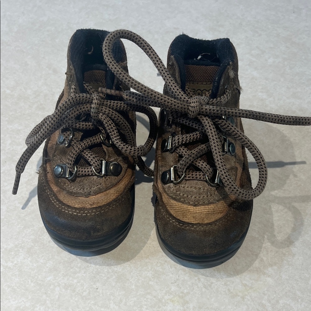 Toddler Outdoor Adventure Boots Size 5